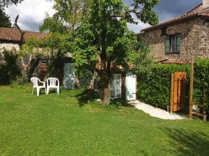 Taman di luar Bay Cottage Gite, Busserolles.