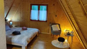 Ένα ή περισσότερα κρεβάτια σε δωμάτιο στο Kuća za odmor "Med Strmci"