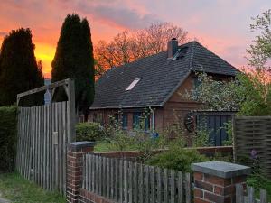 Afbeelding uit fotogalerij van HUUS UTSPANN FeWo mit Terrasse - 23 km vor Hamburg - in Seevetal