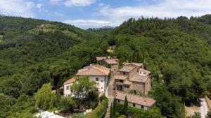 Pohľad z vtáčej perspektívy na ubytovanie Il Fienile di Montefienali