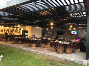 Restaurace v ubytování BV Hotel Atlixco + 25 fotografií