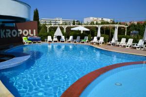 Bazén v ubytování Akropoli Hotel nebo v jeho okolí