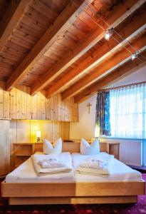 En eller flere senger på et rom på Natur-Genuss-Hotel Sonnasita