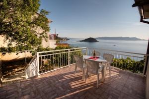 a table and chairs on a balcony with a view of the ocean at Kaka in Sveti Juraj