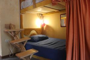 Säng eller sängar i ett rum på Intihuatana Hostel