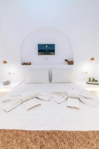 Säng eller sängar i ett rum på FOULI'S HOUSE II