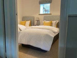 Кровать или кровати в номере Hob Lane Farm Cottage