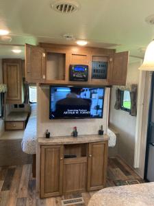 Kuchyň nebo kuchyňský kout v ubytování Cozy Camper - Free Parking
