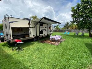 Zahrada ubytování Cozy Camper - Free Parking