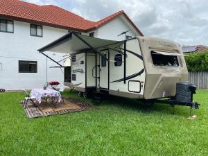 Zahrada ubytování Cozy Camper - Free Parking