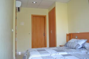 Postel nebo postele na pokoji v ubytování Hostal Bartis