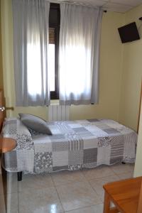 Postel nebo postele na pokoji v ubytování Hostal Bartis