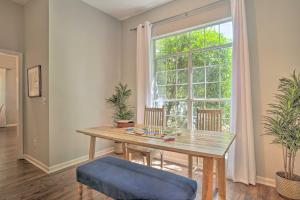 een eetkamer met een houten tafel en een raam bij Modern Retreat - 4 Miles to Isle of Palms Beach! in Charleston