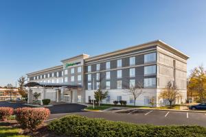 a Representación de un edificio de oficinas en Holiday Inn Express Dumfries-Quantico, an IHG Hotel, en Dumfries