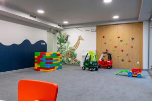 Klub dla dzieci w obiekcie Apartament 7M z Basenem w jednym budynku Rewal, free private parking, Park rozrywki HOSSOLAND 30 minut