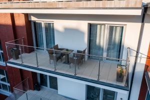 Balkon lub taras w obiekcie Apartament 7M z Basenem w jednym budynku Rewal, free private parking, Park rozrywki HOSSOLAND 30 minut