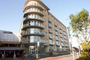 a large apartment building with a spiral at ⭑ Staywelcome- Stylish Apartment Near Heathrow, Skyline Views ⭑ in Feltham