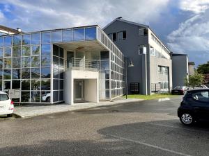 Photo de la galerie de l'établissement Très bel appartement T2 de standing entièrement meublé à 5 min à pied du centre., à Divonne-les-Bains