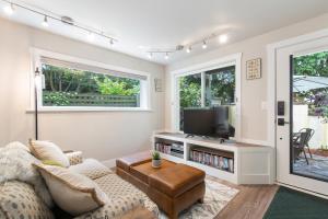 Madison Park Seattle with Outdoor Private Garden and Grill 1BR 1BA