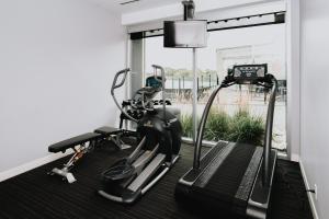 Fitness centrum a/nebo fitness zařízení v ubytování Mere Hotel