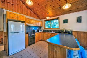 Kuchyň nebo kuchyňský kout v ubytování Freycinet Hideaway
