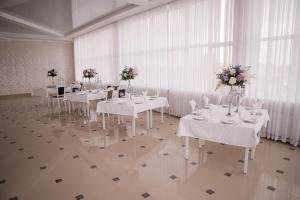 Reštaurácia alebo iné gastronomické zariadenie v ubytovaní Отель-ресторан “Le Grand”
