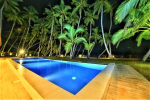 Bazén v ubytování Arhimser Villa-superb 4 bedroom beachfront for 8 in Ranna, Tangalle, BB, pool, free pick up for 7 night stays arriving together, serviced, taxes included nebo v jeho okolí