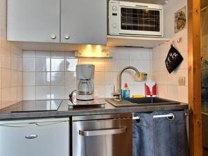 Kuchyňa alebo kuchynka v ubytovaní Appartement Plagne Soleil, 2 pièces, 4 personnes - FR-1-455-26
