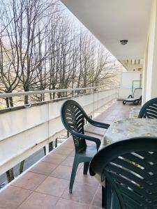 a patio with two chairs and a table on a balcony at Apartament Onix in Neptun