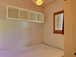 Appartement Plagne Soleil, 2 pièces, 4 personnes - FR-1-455-120にあるベッド