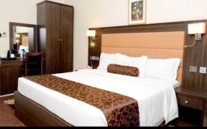 Un ou plusieurs lits dans un hébergement de l'établissement Room in Apartment - Nippon Grand Hotels - 3 Bd Apartment