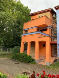 Budova, v ktorej sa apartmán nachádza
