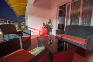 Posezení v ubytování Village holiday apartman with heated pool Maslina
