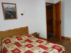 Appartement Valloire, 3 pièces, 6 personnes - FR-1-263-426にあるベッド