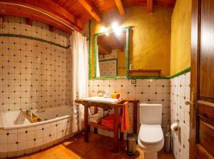 Bilik mandi di Apartamentos Turisticos La Alqueria De Valverde +30 gambar