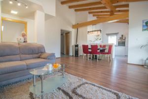 Posezení v ubytování Village holiday apartman with heated pool Maslina