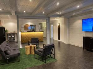 a lobby with chairs and a tv in a room at Flair Hotel Vier Jahreszeiten in Bad Urach