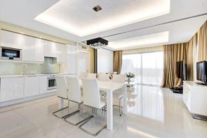 Zdjęcie z galerii obiektu White Luxury Villa Esztergom w mieście Ostrzyhom