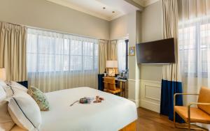 Giường trong phòng chung tại Villa Brown Tel-Aviv, a member of Brown Hotels