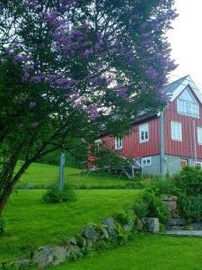 Gallery image of Kræmarvika Lodge in Tromsø