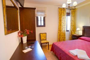 Łóżko lub łóżka w pokoju w obiekcie Hostal Rural Zahara