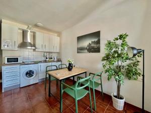 A kitchen or kitchenette at Amazing Studio Torremolinos Még 33 kép