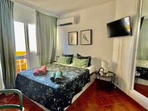 A bed or beds in a room at Amazing Studio Torremolinos