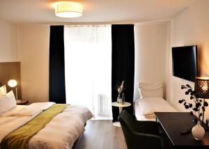 Postel nebo postele na pokoji v ubytování Hotel zum See garni