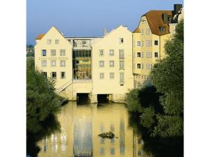 Výhled na řeku, která protéká v blízkosti hotelu