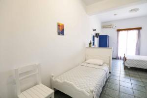 Postel nebo postele na pokoji v ubytování Finikas Santorini