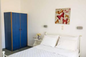Postel nebo postele na pokoji v ubytování Finikas Santorini