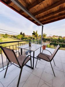 A balcony or terrace at Bella House Nikiti