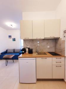 A kitchen or kitchenette at Bella House Nikiti