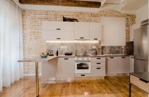 Kuchyň nebo kuchyňský kout v ubytování Curcumelli Luxury Suites - Κorkira + 13 fotografií